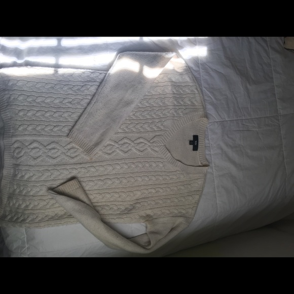 White sweater size M. - Picture 3 of 6
